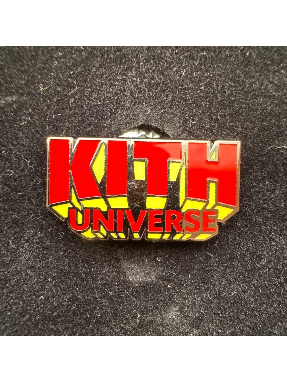 Kith Universe - KITH x Marvel Comics Logo Metal Pin Single